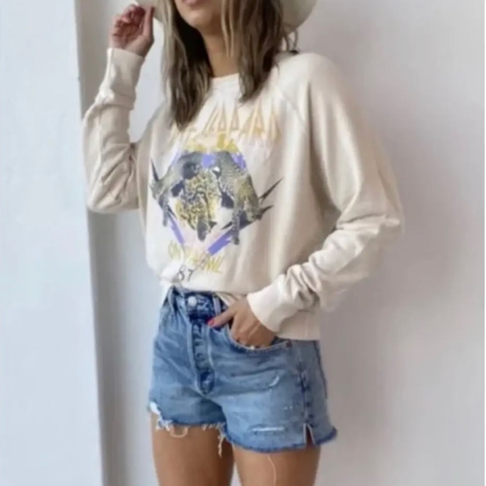 DAYDREAMER Def Leppard On The Prowl Graphic Crewneck Top Sweatshirt